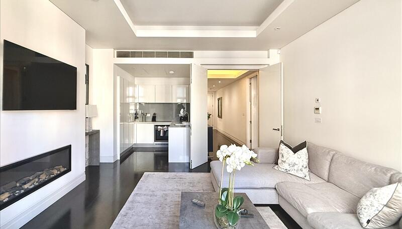 1 bed property in Green Street, London
